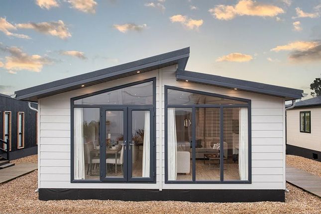Chipping Norton Oxfordshire 3 bed lodge for sale
