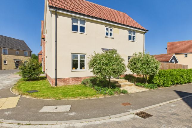 3 bedroom link detached house for sale