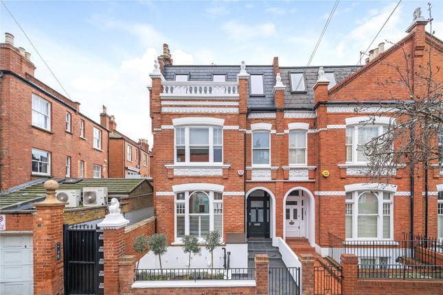 5 bedroom end of terrace house for sale