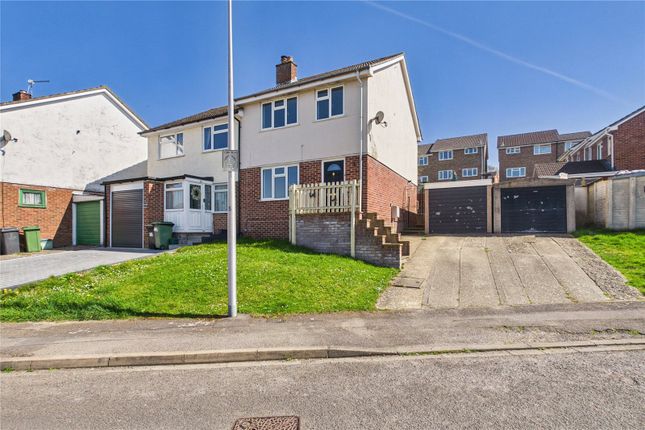 Sycamore Rise, Newbury, Berkshire, RG14 3 bed semi