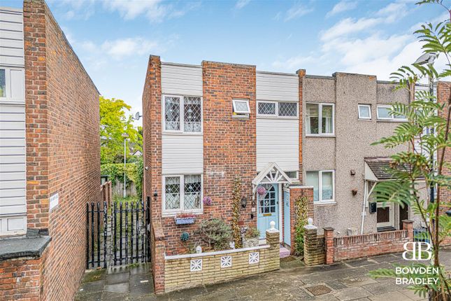 Covert Road, Hainault 3 bed end of terrace house for sale