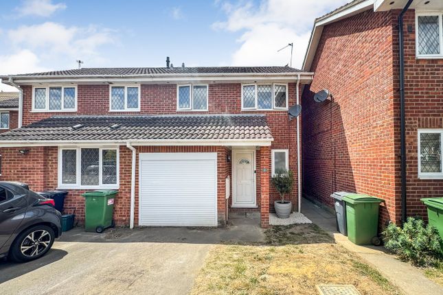 Calshot Place, Calcot, Reading, RG31 2 bed semi