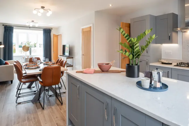 4 bed detached house