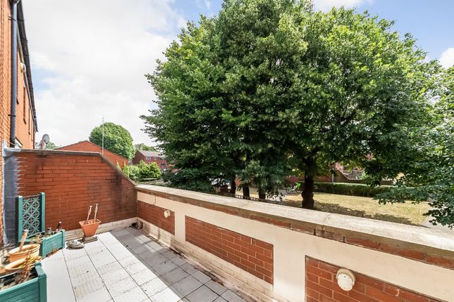 Kimbolton Close, London 3 bed maisonette for sale