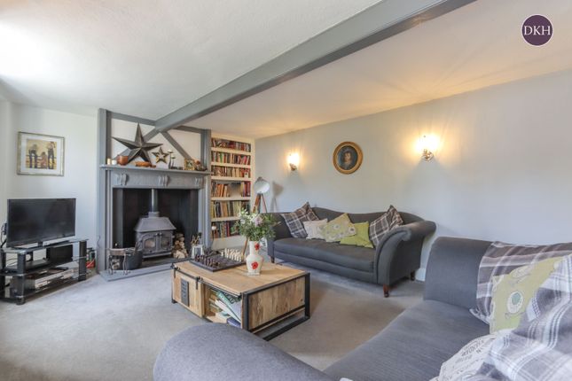 High Road, Hertfordshire WD25 4 bed detached house for sale