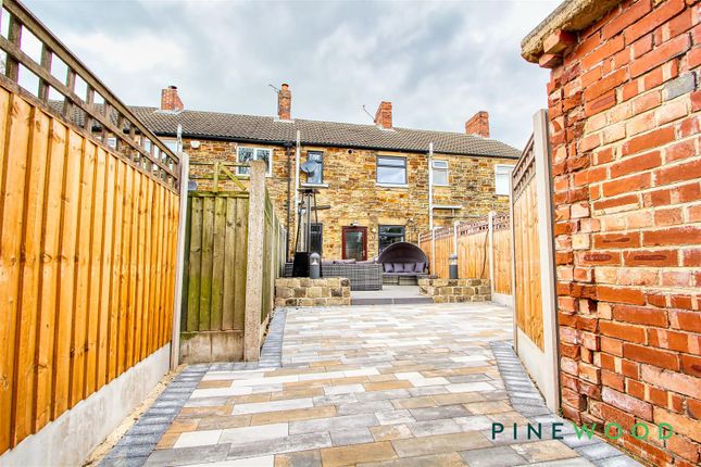 St. Lawrence Road, Chesterfield S42 2 bed cottage for sale