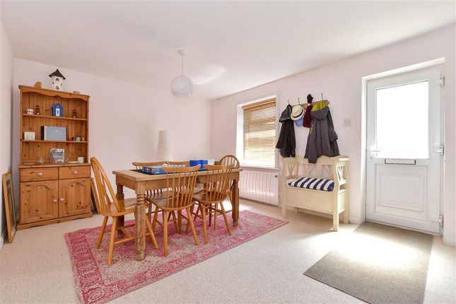 2 bedroom detached house for sale