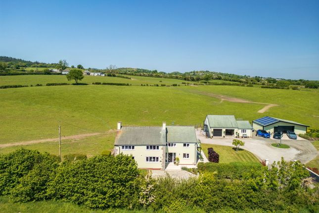 Yr Henffordd, Mold CH7 5 bed detached house for sale