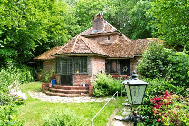 Gentles Lane, Headley, Hampshire, GU35 4 bed detached house for sale