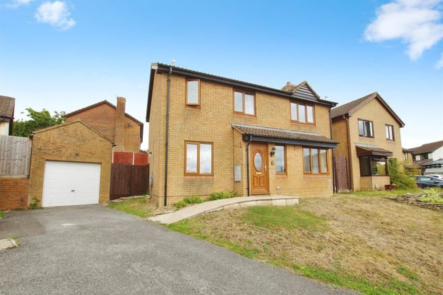 Tarragon Close, Swindon SN2 4 bed detached house for sale