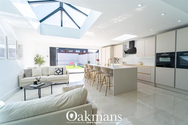 5 bedroom semi-detached house for sale
