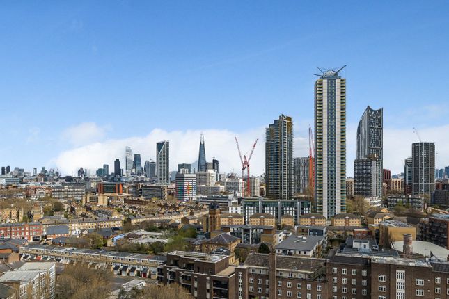 Kennington Lane, London, Kennington... 2 bed flat for sale