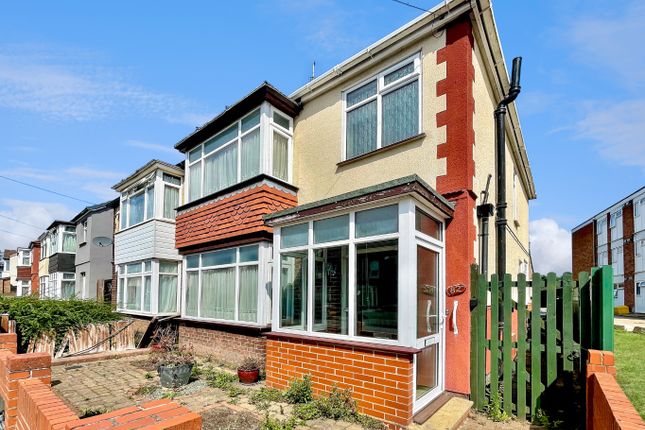 Stockingstone Road, Luton... 3 bed semi