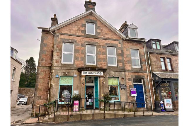 5 bedroom semi-detached house for sale