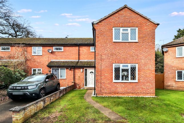 Weasdale Court, Surrey GU21 3 bed end of terrace house for sale