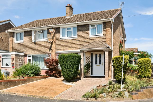 Carisbrooke Crescent, Chandler's... 3 bed semi
