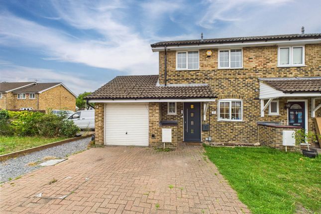 Tarragon Close, Farnborough... 3 bed semi