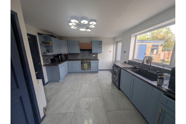 4 bed detached house