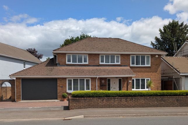 Ammanford Road, Llandybie, SA18 2JY 3 bed detached house for sale