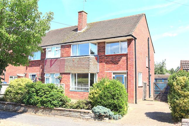 Blunden Road, Farnborough GU14 3 bed semi