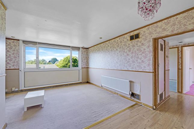 3 bedroom flat for sale