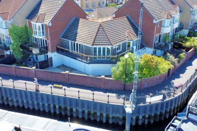 2 bedroom mews property for sale