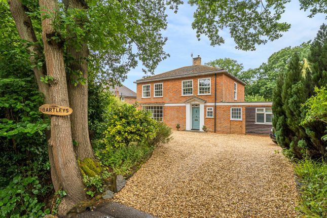 Barhatch Road, Cranleigh, GU6 4 bed detached house for sale