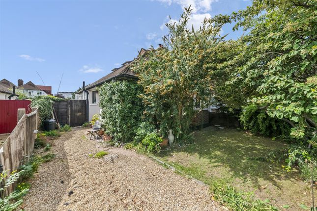 Hospital Bridge Road, Twickenham TW2 2 bed semi