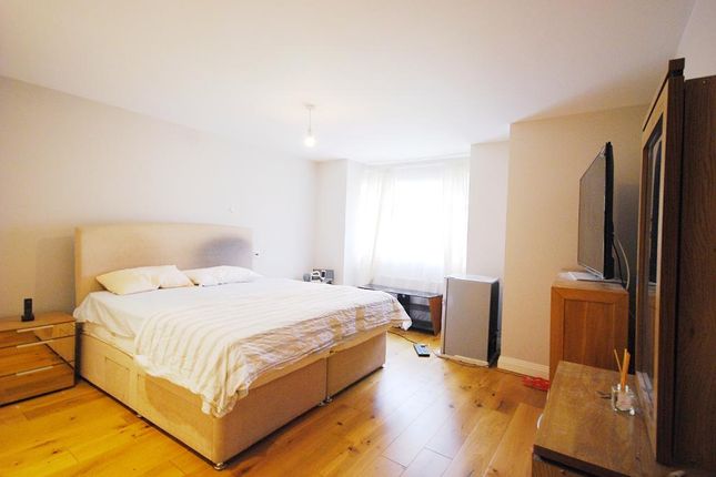DAISY CLOSE, LONDON, NW9 8AF 5 bed detached house for sale