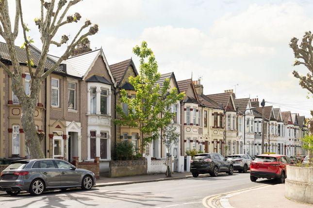 Calderon Road, London E11 3 bed terraced house for sale
