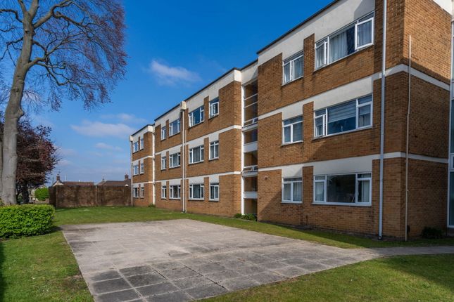 Hucclecote Road, Gloucester GL3 2 bed flat for sale