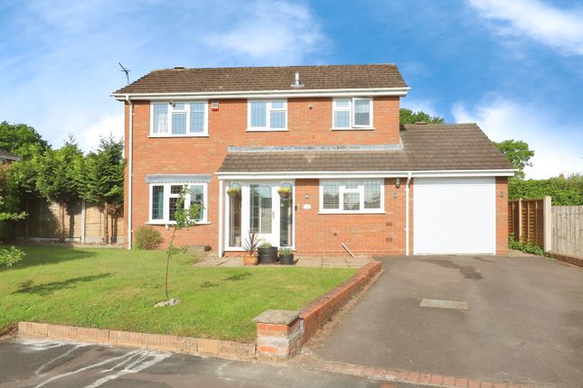 Wren Avenue, Staffordshire WV6 3 bed detached house for sale