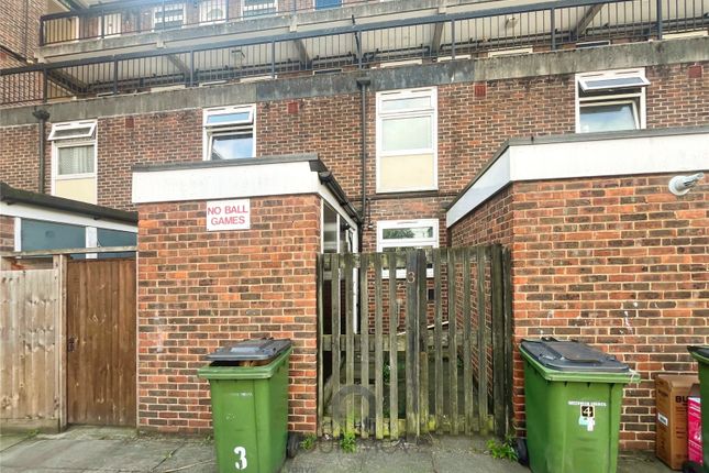 Plumstead High Street, London SE18 2 bed maisonette for sale