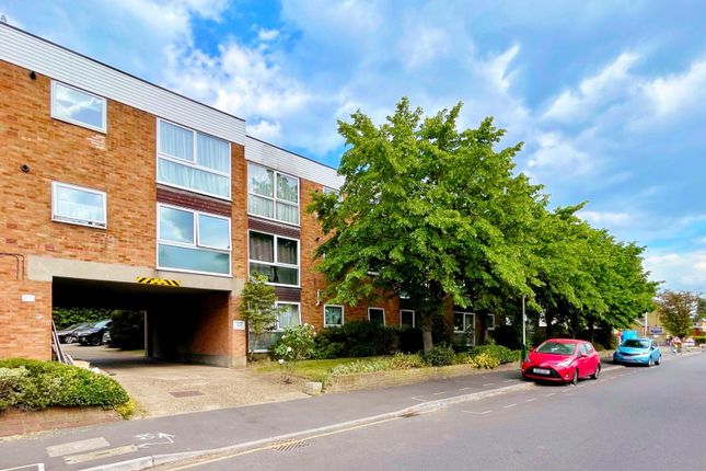 Princes Road, Romford, RM1 2 bed flat for sale