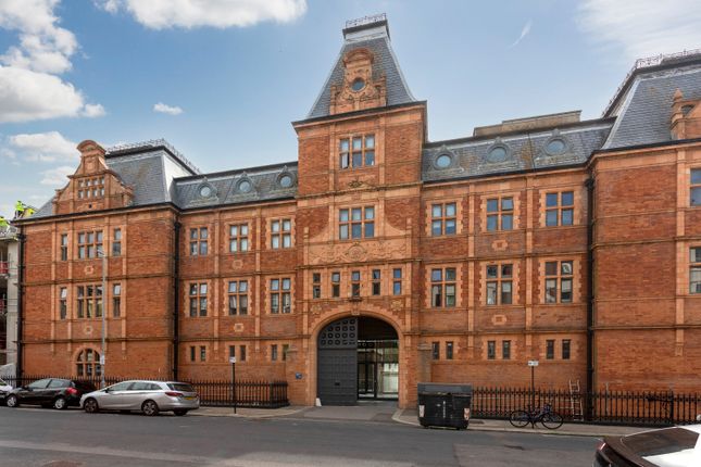 3 bedroom flat for sale