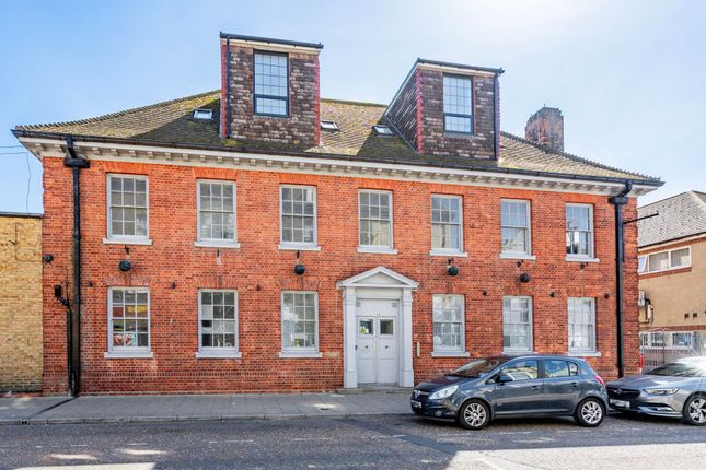 London Road South, Lowestoft 2 bed flat for sale
