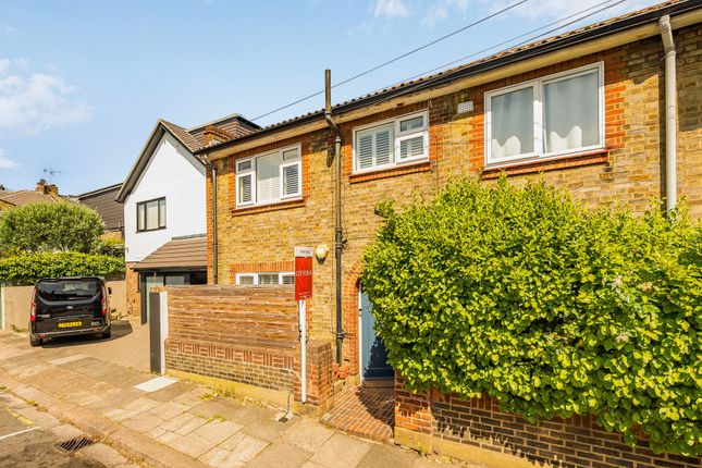Cowper Road, Acton 2 bed flat for sale