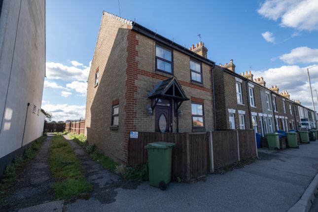 London Road, Sittingbourne, ME9 3 bed detached house for sale