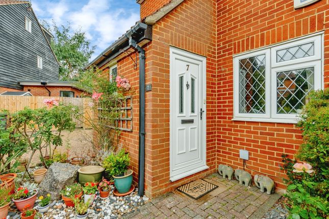 2 bedroom semi-detached house for sale