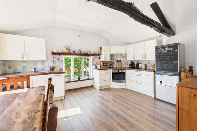 Yarmouth Road, Blofield, Norwich 3 bed link detached house for sale