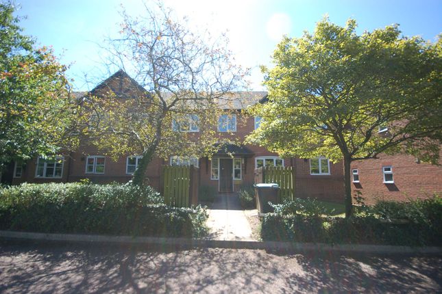 St. Peters Close, Rickmansworth WD3 2 bed apartment for sale