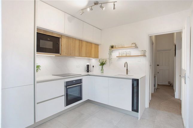 Cromford Road, Putney, London, SW18 2 bed apartment for sale