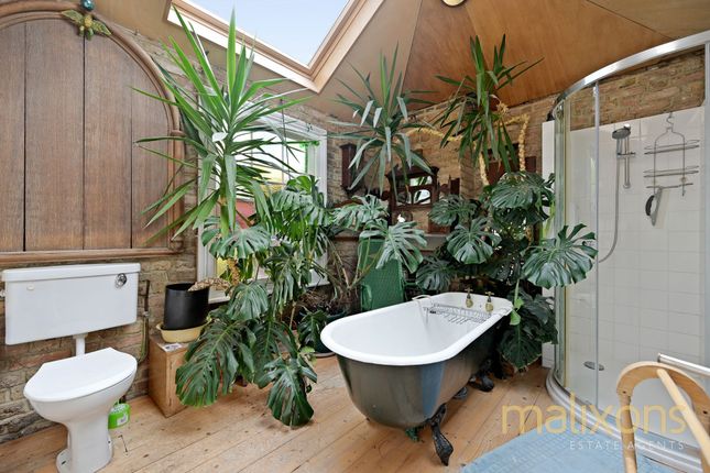 Somers Road, London SW2 2 bed house for sale