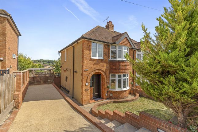 Kendalls Close, High Wycombe HP13 3 bed semi