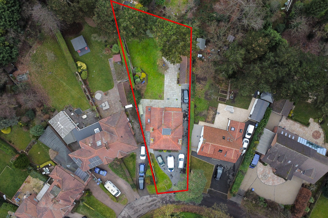 5 bed detached house