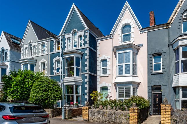 5 bed town house