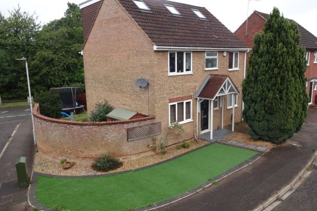 5 bed detached house