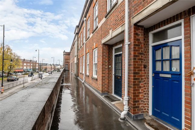 Cockfosters Road, Barnet, EN4 3 bed apartment for sale