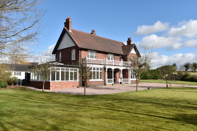 5 bed detached house