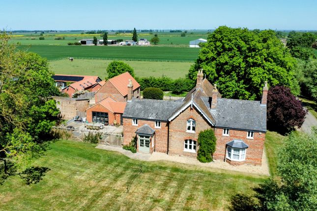 6 bedroom detached house for sale